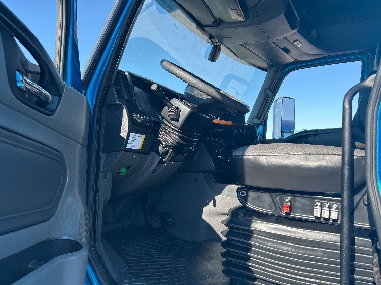 Used 2021 International LT - photo 11
