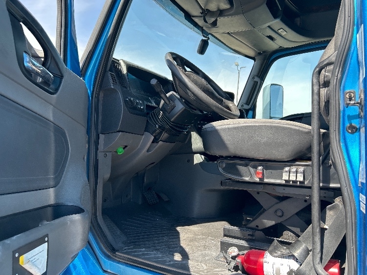 Used 2021 International LT - photo 11