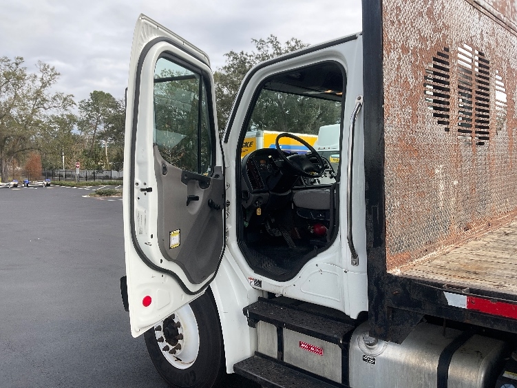 Used 2019 Freightliner M2 106 - photo 18