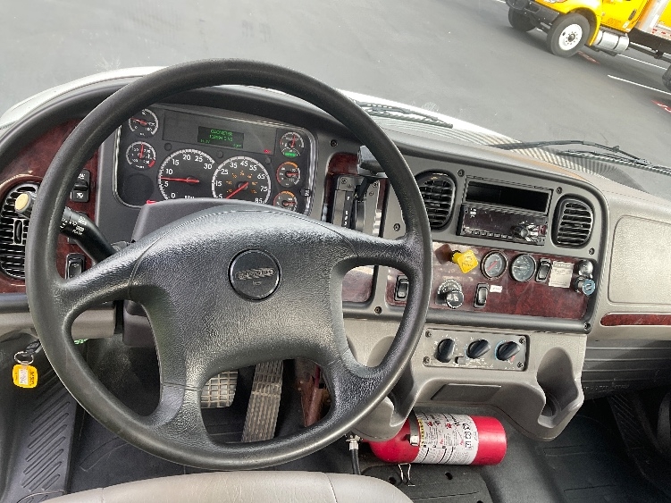 Used 2019 Freightliner M2 106 - photo 20