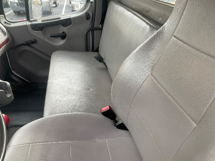 Used 2019 Freightliner M2 106 - photo 21