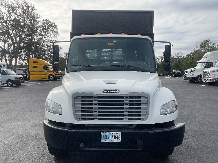 Used 2019 Freightliner M2 106 - photo 2