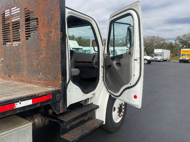 Used 2019 Freightliner M2 106 - photo 22