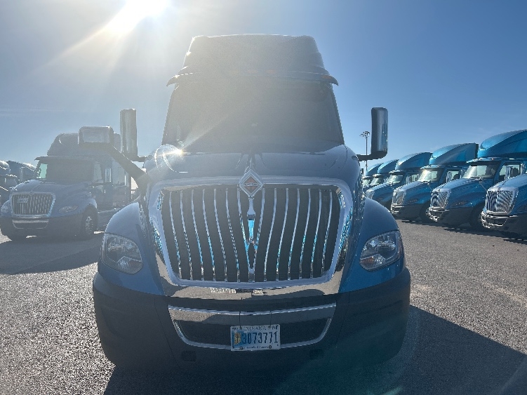 Used 2021 International LT - photo 2