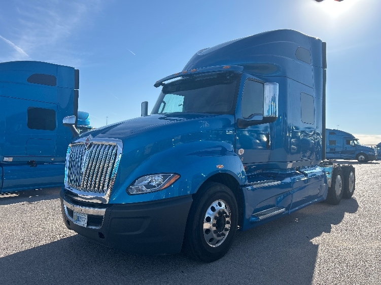 Used 2021 International LT - photo 5