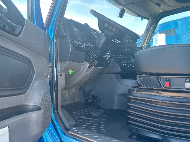 Used 2021 International LT - photo 11