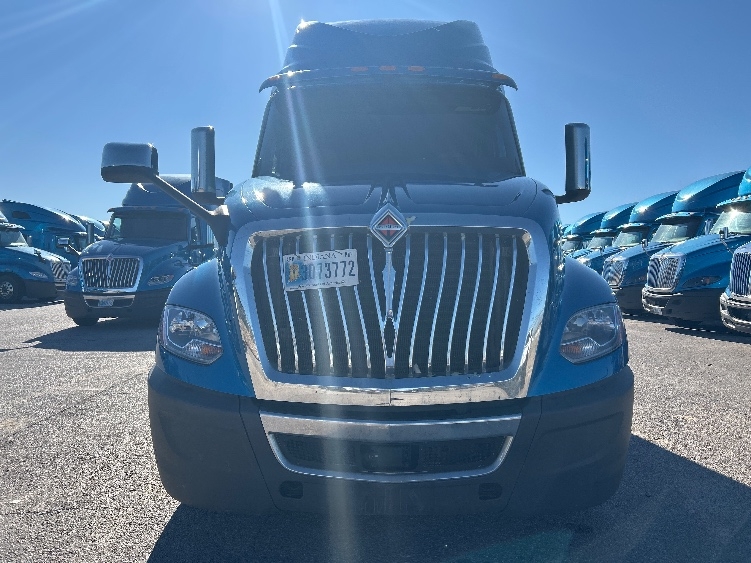 Used 2021 International LT - photo 2