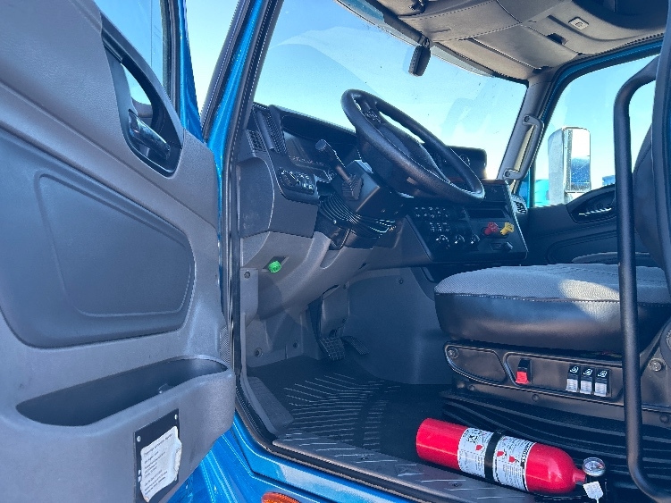 Used 2021 International LT - photo 11