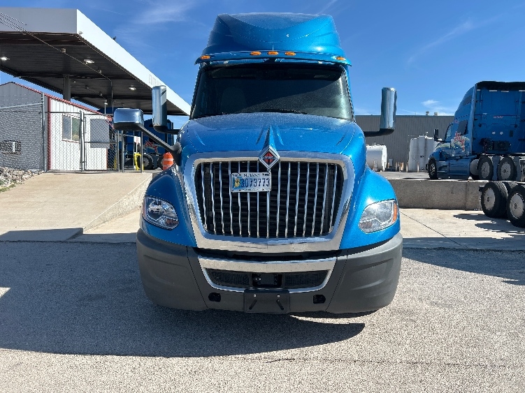 Used 2021 International LT - photo 2
