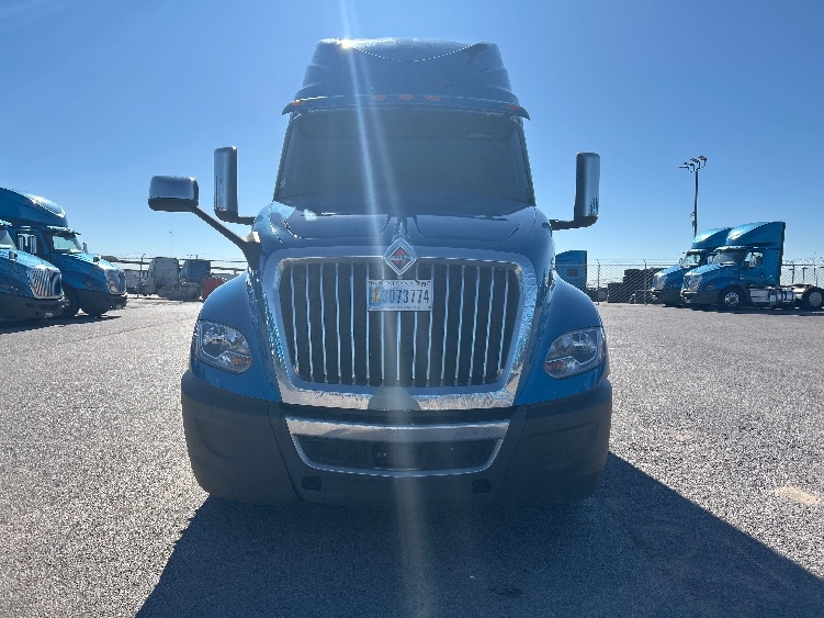 Used 2021 International LT - photo 2