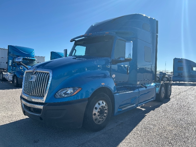 Used 2021 International LT - photo 5