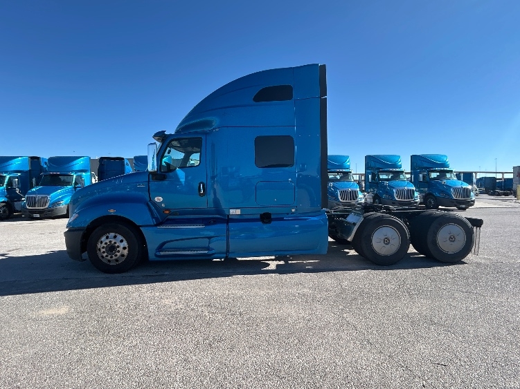 Used 2021 International LT - photo 6