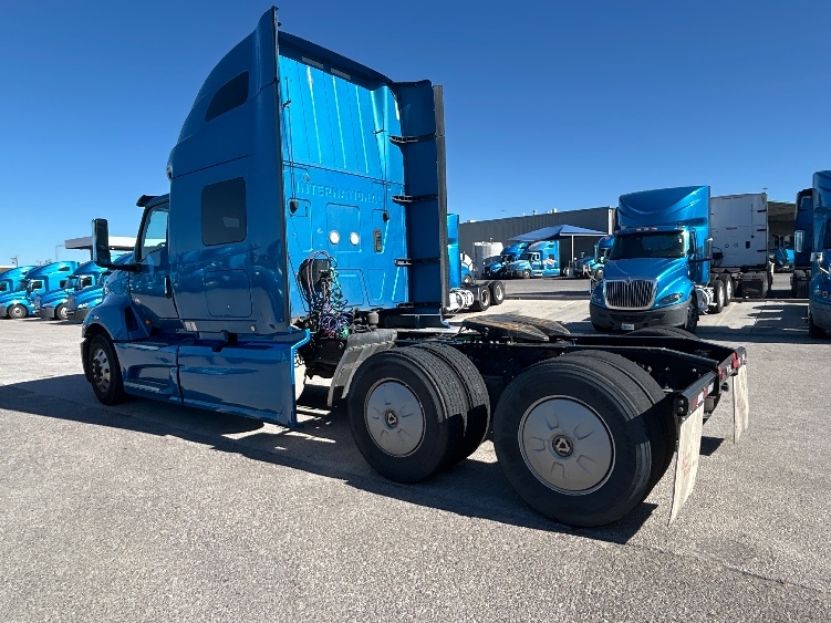 Used 2021 International LT - photo 7