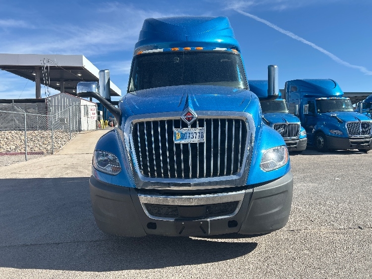 Used 2021 International LT - photo 2