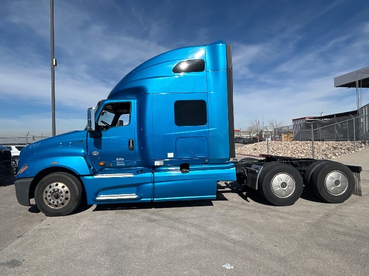 Used 2021 International LT - photo 6
