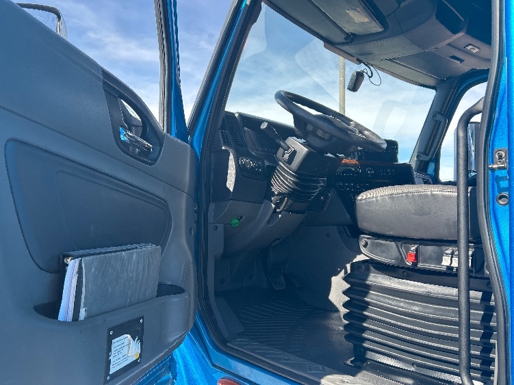 Used 2021 International LT - photo 11
