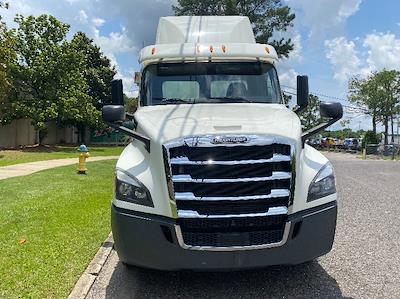 Used 2018 Freightliner Cascadia Detroit DD13 Semi Truck for sale #319604 - photo 2