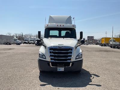 Used 2018 Freightliner Cascadia Detroit DD13 Semi Truck for sale #319632 - photo 2