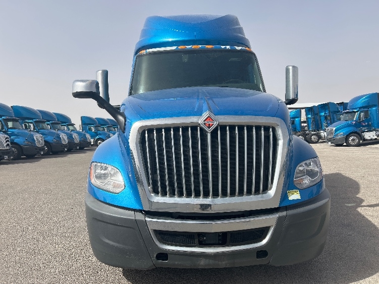 Used 2021 International LT - photo 2
