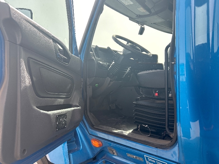 Used 2021 International LT - photo 11