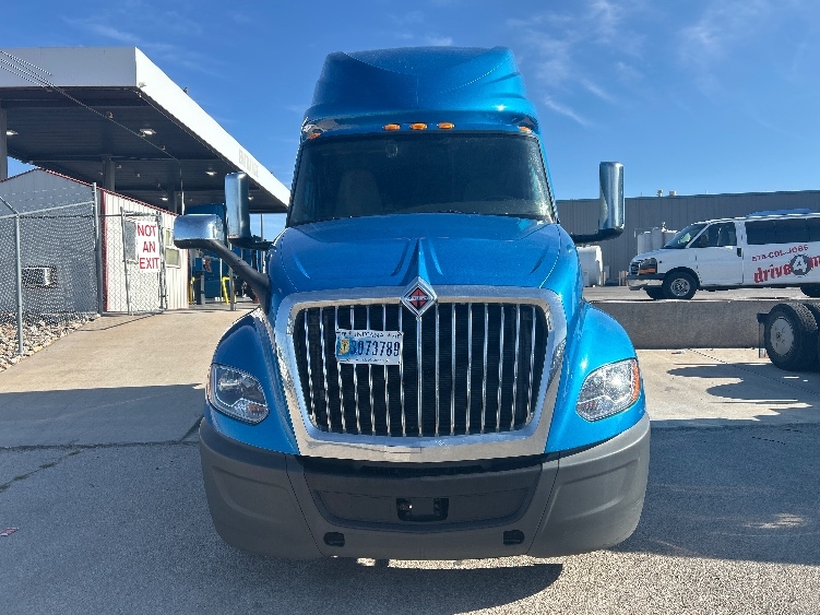 Used 2021 International LT - photo 2