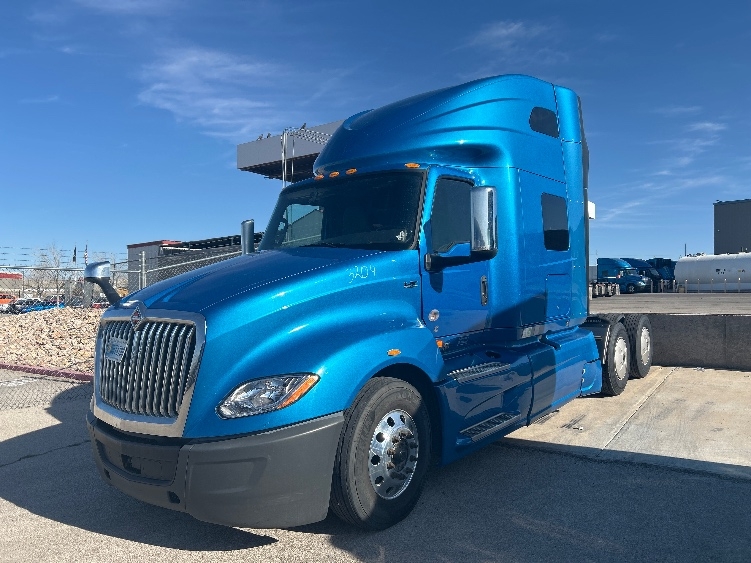 Used 2021 International LT - photo 5