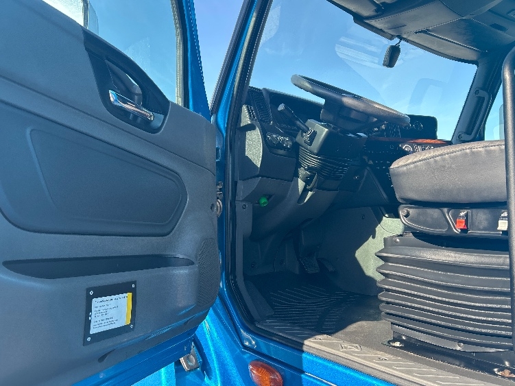 Used 2021 International LT - photo 11