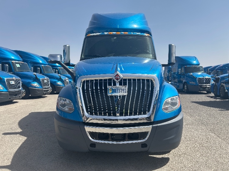 Used 2021 International LT - photo 2