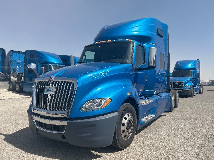 Used 2021 International LT - photo 5