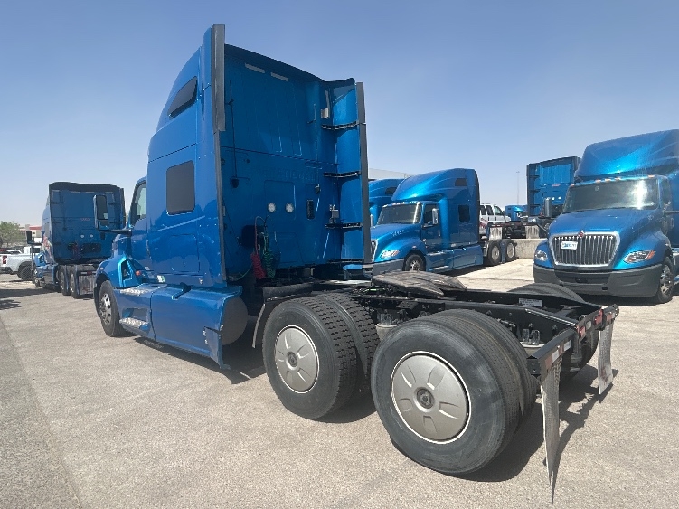 Used 2021 International LT - photo 7