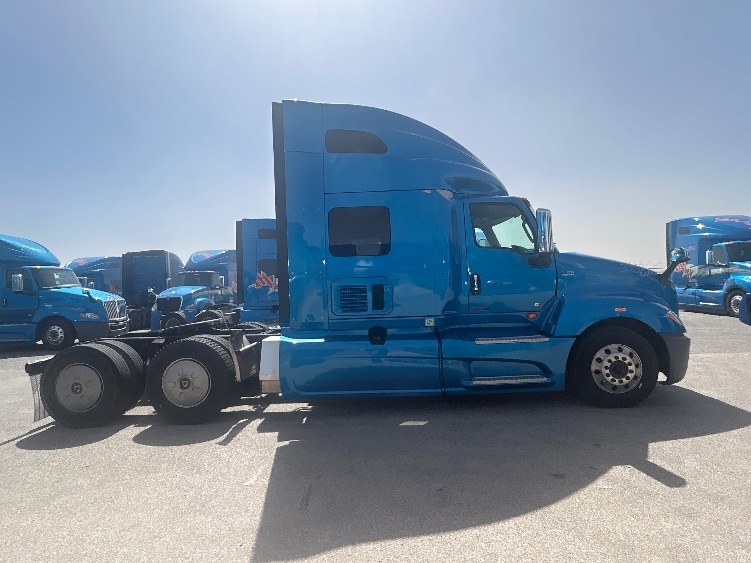 Used 2021 International LT - photo 10