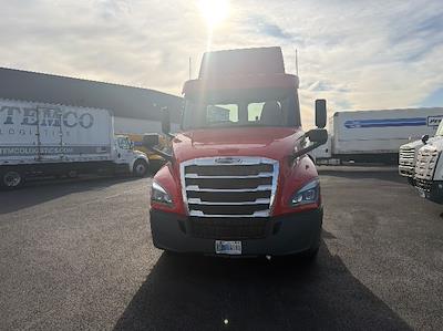Used 2019 Freightliner Cascadia - photo 1