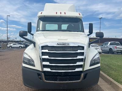 Used 2019 Freightliner Cascadia Detroit DD13 Semi Truck for sale #321618 - photo 2