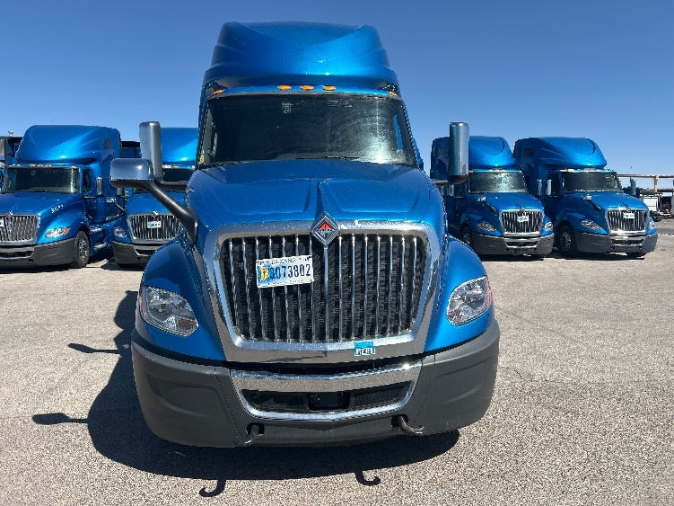 Used 2021 International LT - photo 2