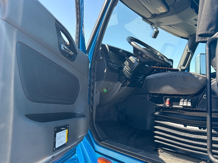 Used 2021 International LT - photo 11