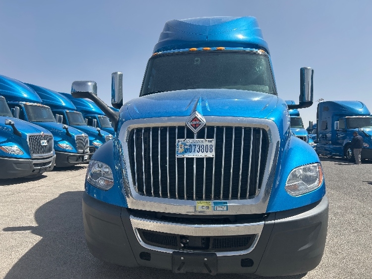 Used 2021 International LT - photo 2