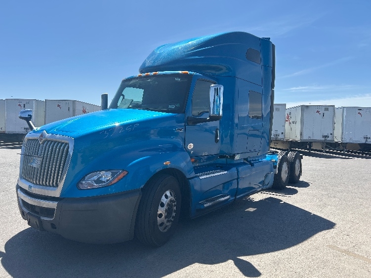 Used 2021 International LT - photo 5