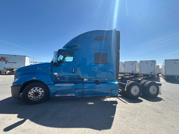 Used 2021 International LT - photo 6