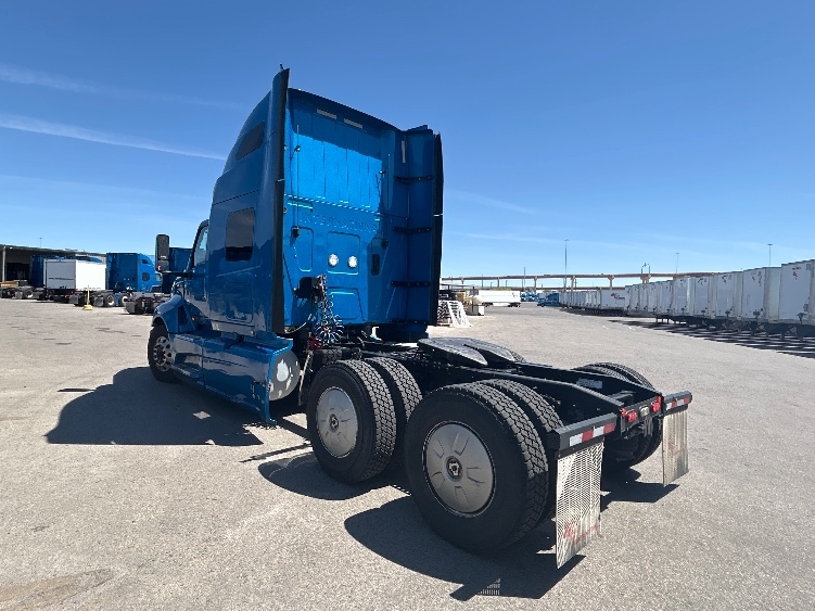 Used 2021 International LT - photo 7