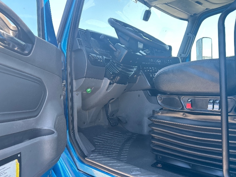 Used 2021 International LT - photo 11