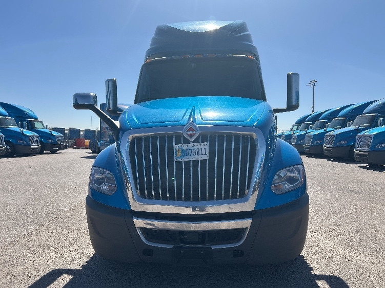 Used 2021 International LT - photo 2