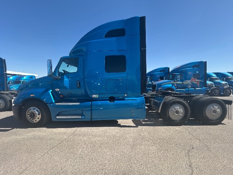 Used 2021 International LT - photo 6