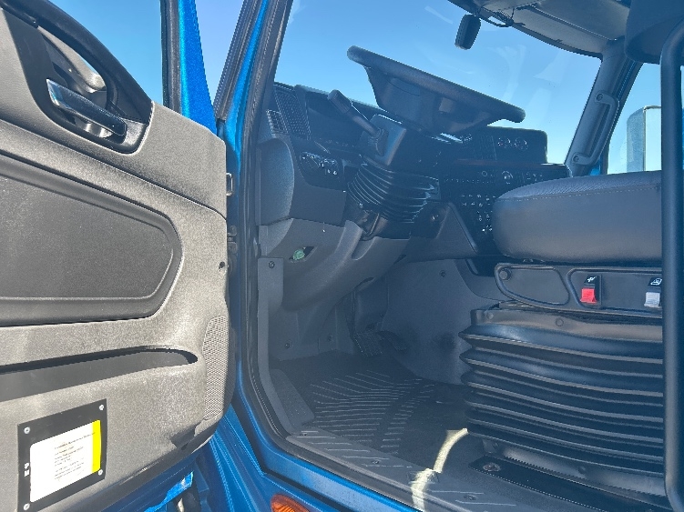 Used 2021 International LT - photo 11