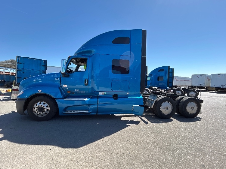 Used 2021 International LT - photo 6