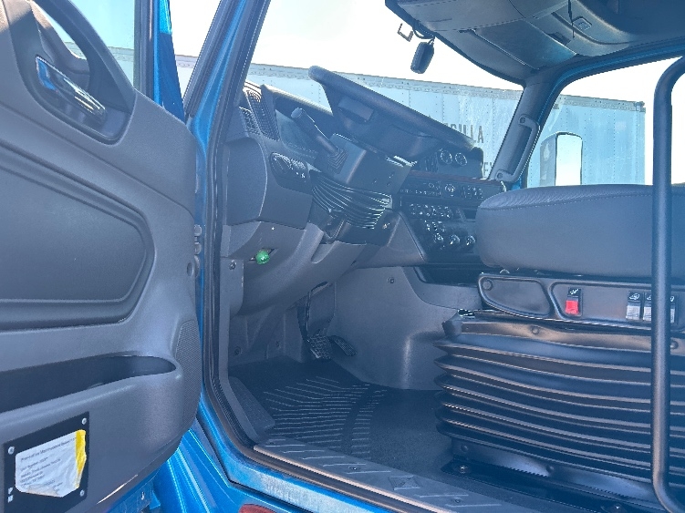 Used 2021 International LT - photo 11