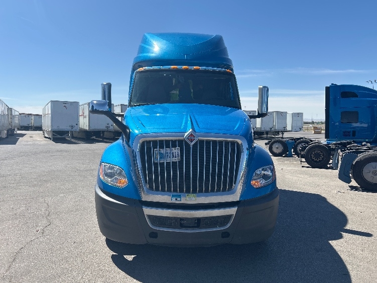 Used 2021 International LT - photo 2