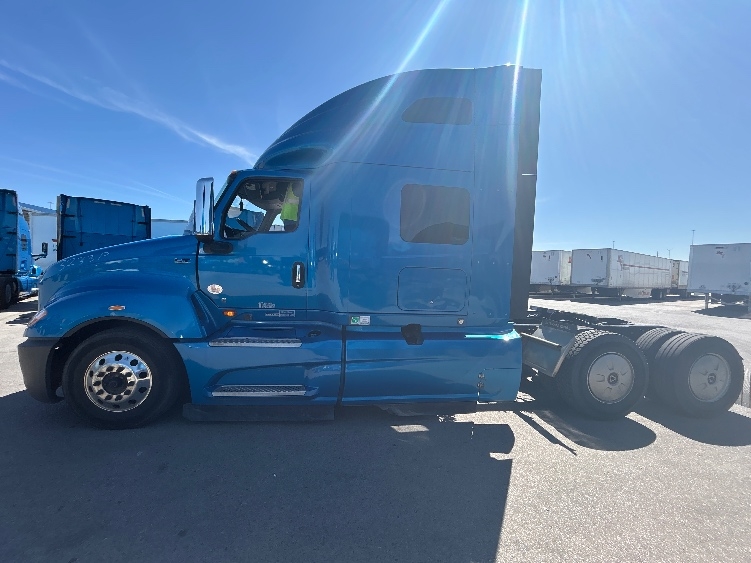 Used 2021 International LT - photo 6