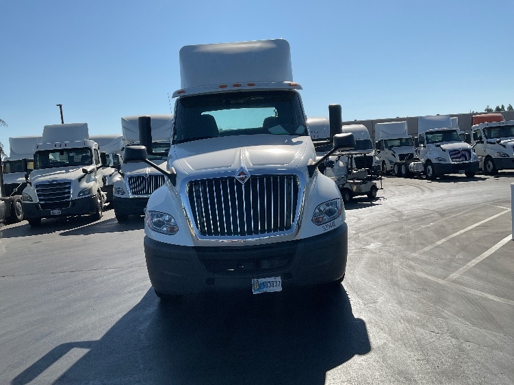 Used 2019 International LT - photo 2