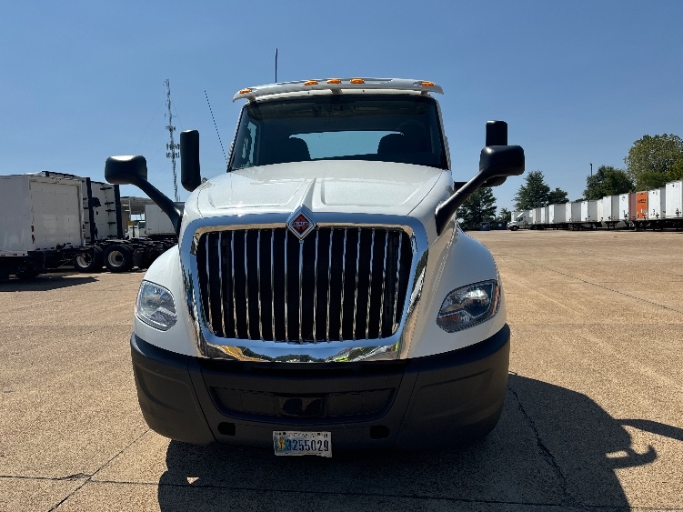 Used 2019 International LT - photo 2