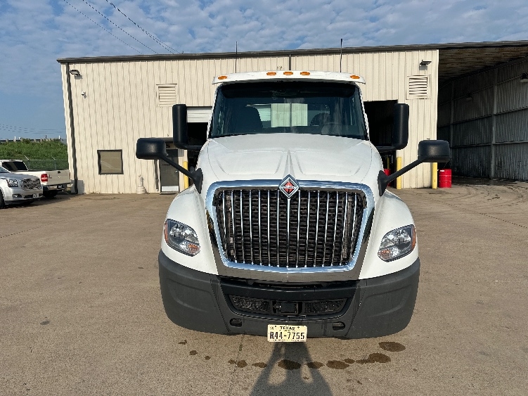 Used 2019 International LT - photo 2